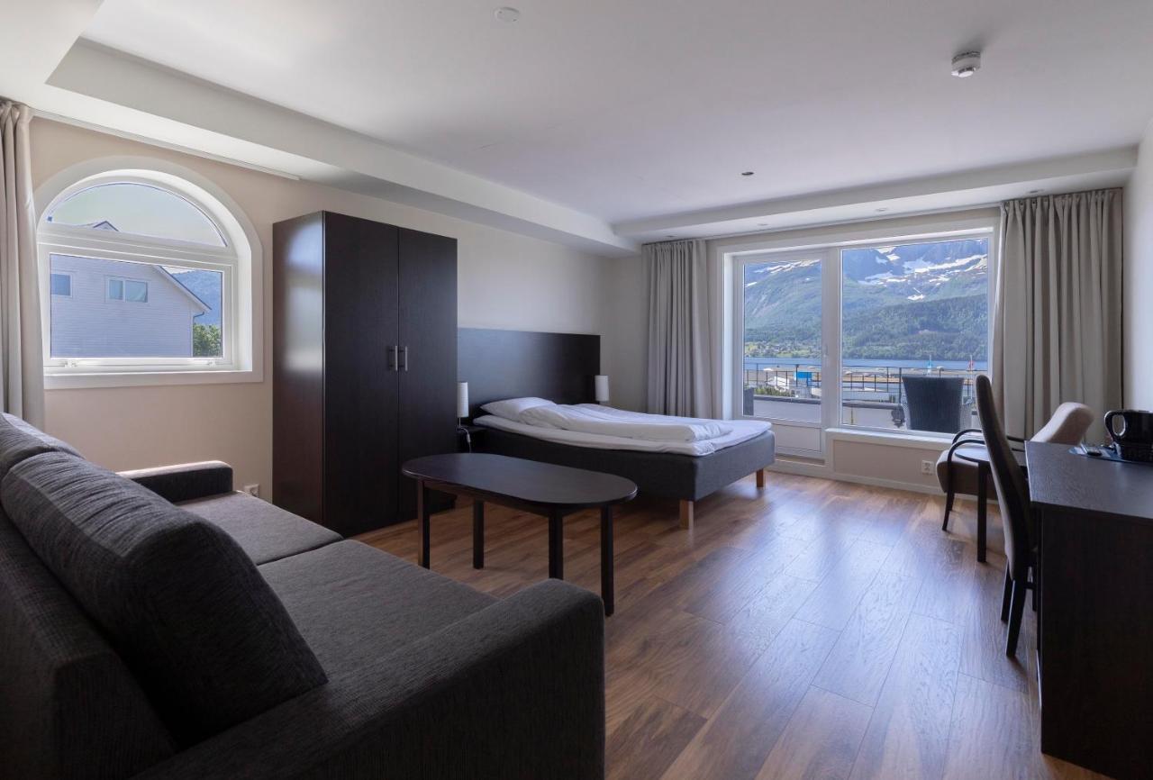 Aursnes Hotell Sykkylven 外观 照片